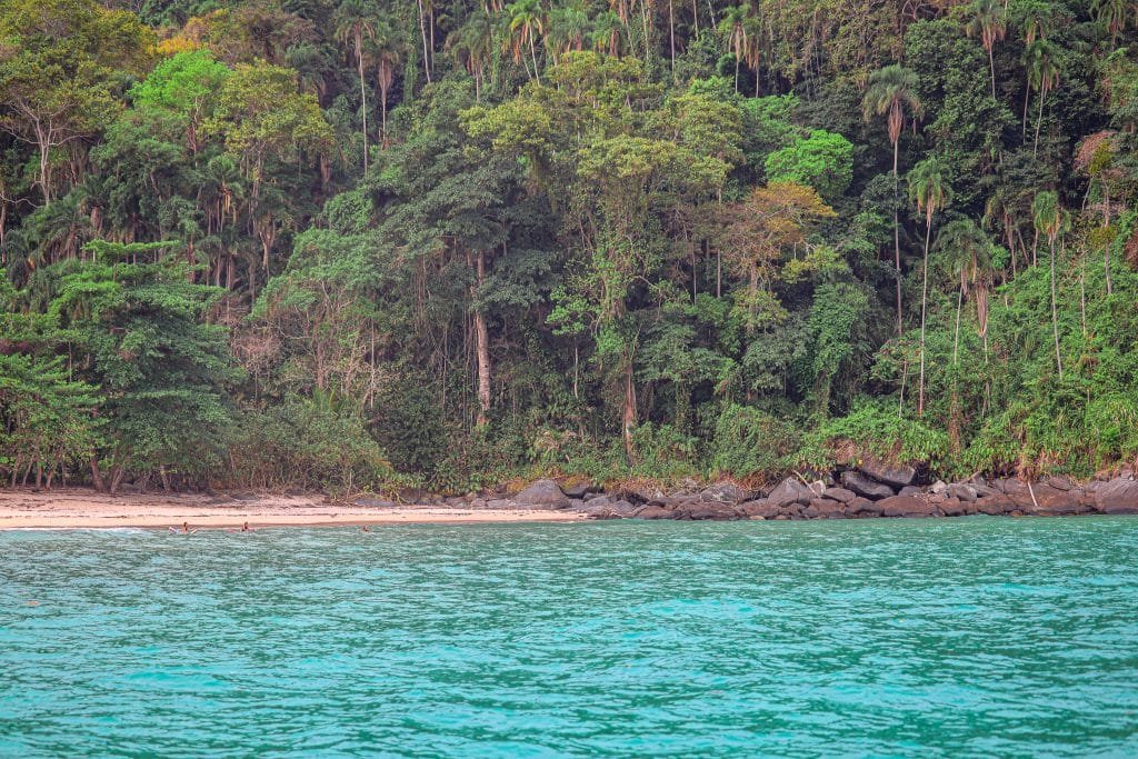 Praia de Amendoeiras - Ilha da Gipoia - Angra dos Reis