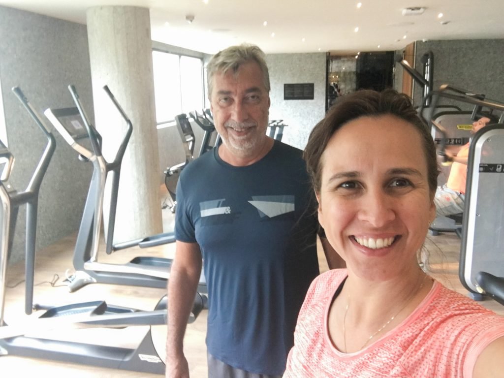 Casal-Giramundo-na-academia-do-Hotel-Sofia-Barcelona