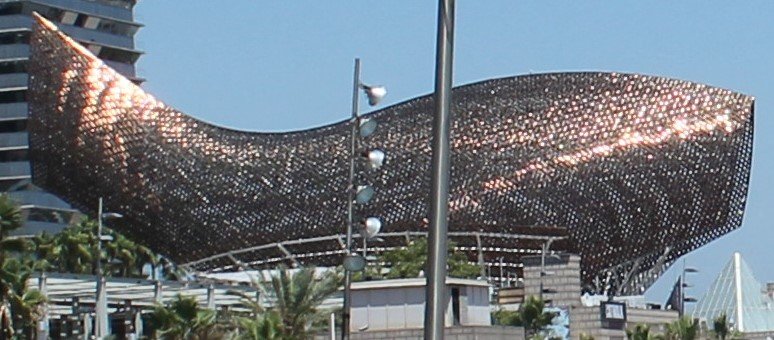 Peix-DOr-escultura-de-Frank-Gehry-Port-Olimpic-Barcelona-Casal-Giramundo