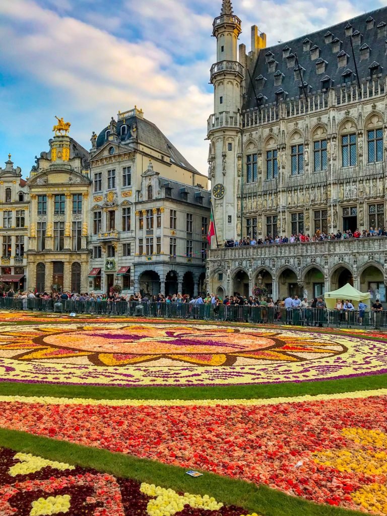 Grand-Place Bruxelas - Festival de tapetes de flores - Casal Giramundo
