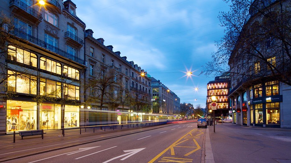 Bahnhofstrasse Zurich (public domain)