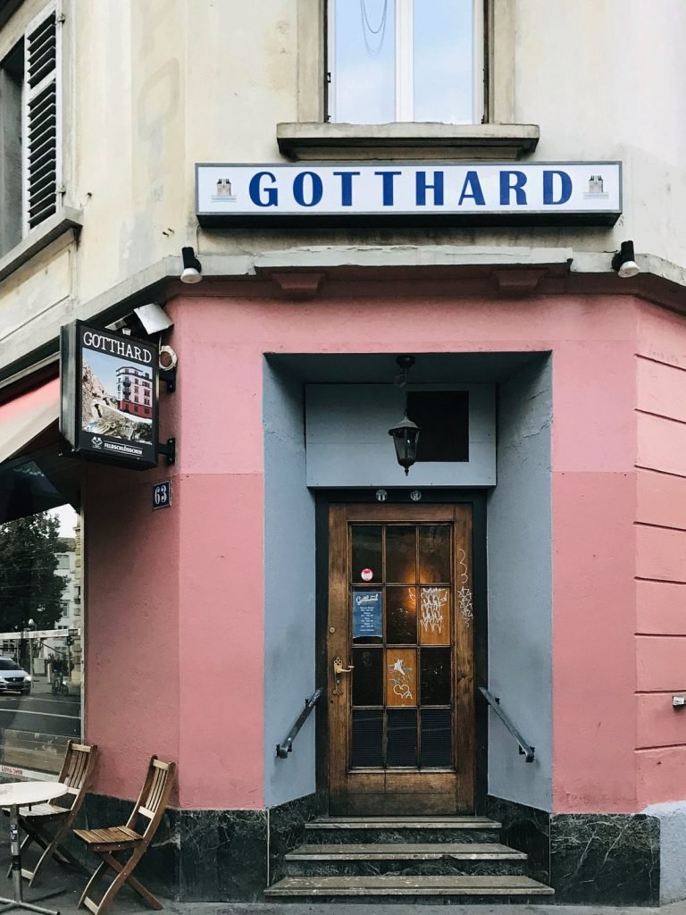 Gotthard Bar - entrada foto divulgação