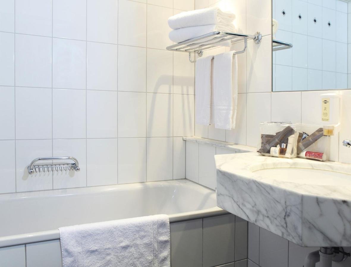 Hotel Montana Zurich Banheiro